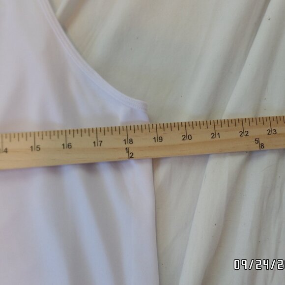 Fabletics Blake Open Back Tank WorkOut Shirt Very Lightweight - Picture 14 of 14